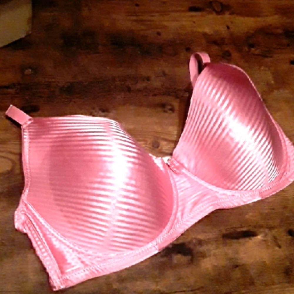 NWOT 40D Sexy & Feminine Body Embrace Pink Satin Striped Padded underwire Bra